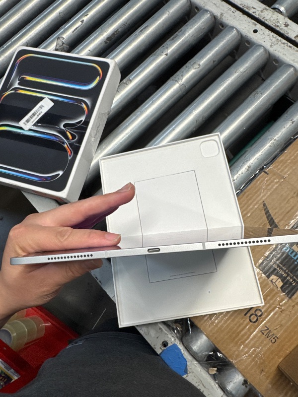 Photo 1 of **Prev used**Minor Damage**Powers on**
Apple iPad Pro 13-Inch (M4): Built for Apple Intelligence, Ultra Retina XDR Display, 512GB, 12MP Front/Back Camera, LiDAR Scanner, Wi-Fi 6E + 5G Cellular, Face ID, All-Day Battery Life — Silver
