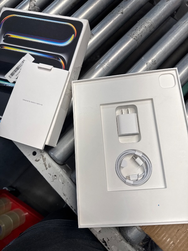 Photo 1 of **Prev used**Minor Damage**Powers on**
Apple iPad Pro 13-Inch (M4): Built for Apple Intelligence, Ultra Retina XDR Display, 512GB, 12MP Front/Back Camera, LiDAR Scanner, Wi-Fi 6E + 5G Cellular, Face ID, All-Day Battery Life — Silver
