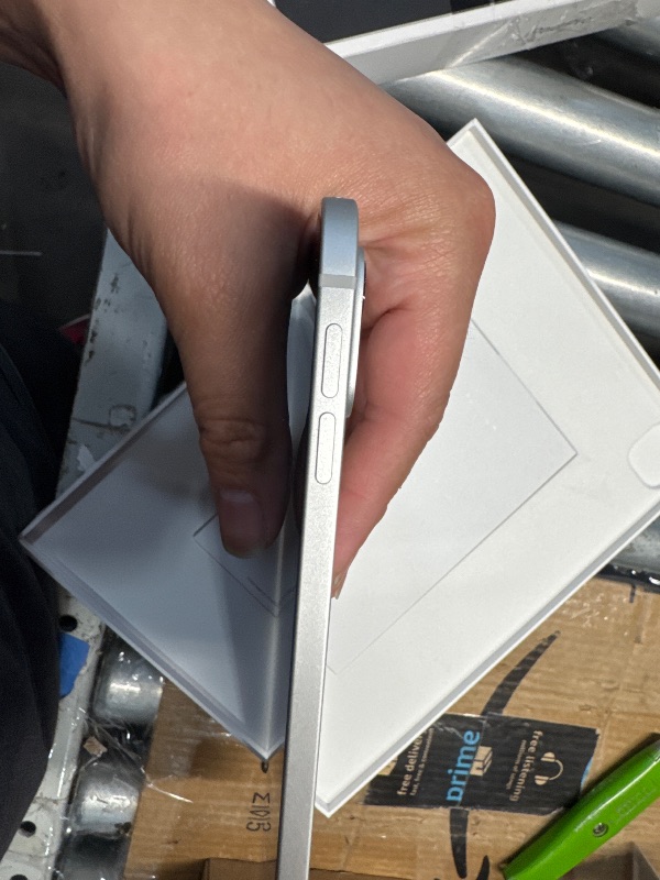 Photo 1 of **Prev used**Minor Damage**Powers on**
Apple iPad Pro 13-Inch (M4): Built for Apple Intelligence, Ultra Retina XDR Display, 512GB, 12MP Front/Back Camera, LiDAR Scanner, Wi-Fi 6E + 5G Cellular, Face ID, All-Day Battery Life — Silver