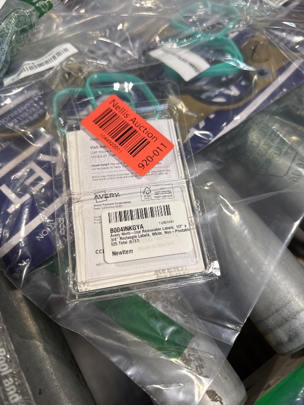 Photo 1 of    Avery Multi-Use Removable Labels, 1/2" x 3/4", White, Non-Printable, 525 Blank Labels Total (6737)