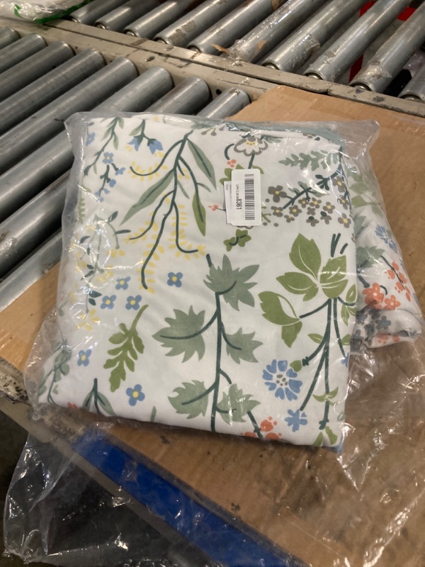 Photo 1 of ***USED*****Floral Duvet Cover Queen, 3 Pieces Soft Breathable Microfiber Duvet Cover Set, Green Floral Bedding Comforter Cover Set with Zipper Ties, 1 Duvet Cover and 2 Pillowcases, No Comforter