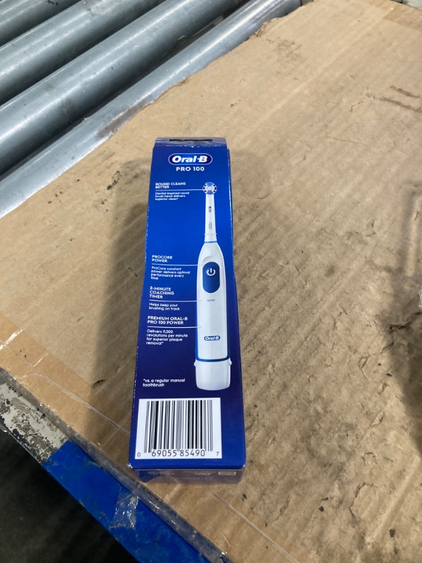 Photo 1 of  *** USED *** Oral-B Pro-Health Precision Clean Battery Toothbrush, 2 Count