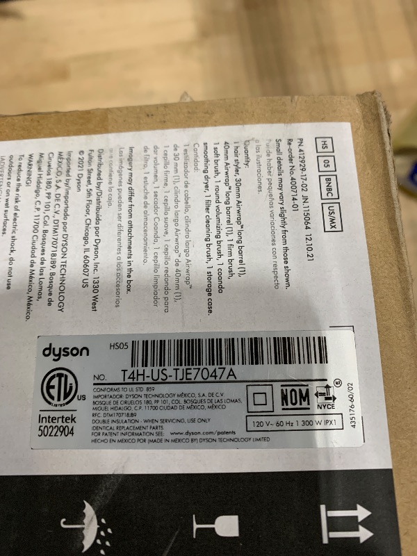 Photo 1 of *powers on**Dyson Airwrap™ Multi-Styler Complete Long, Nickel/Copper