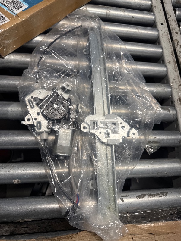 Photo 1 of ***Missing parts ***Prev used ***
TRQ Front Left Power Window Regulator & Motor Assembly Drivers Side