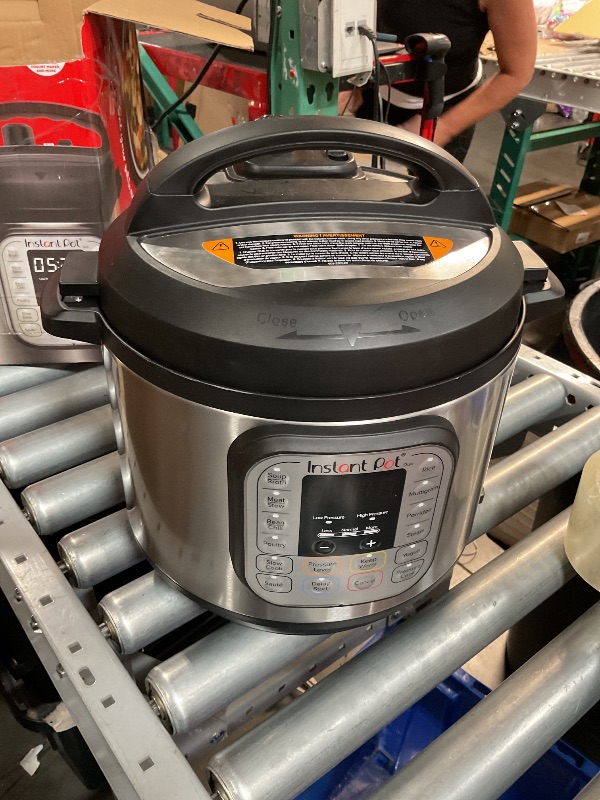 Photo 1 of (See all images)Instant Pot 6Qt Duo 120V V5