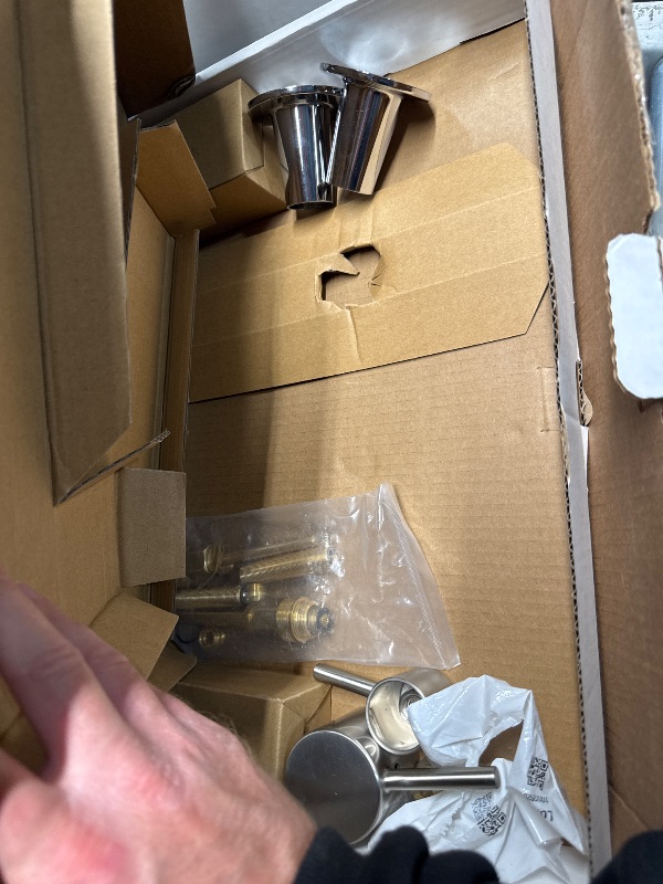 Photo 1 of (PARTS) (MAYBE HALF THE SET) Delta 342702-SP Modern Shower Faucet, Stainless