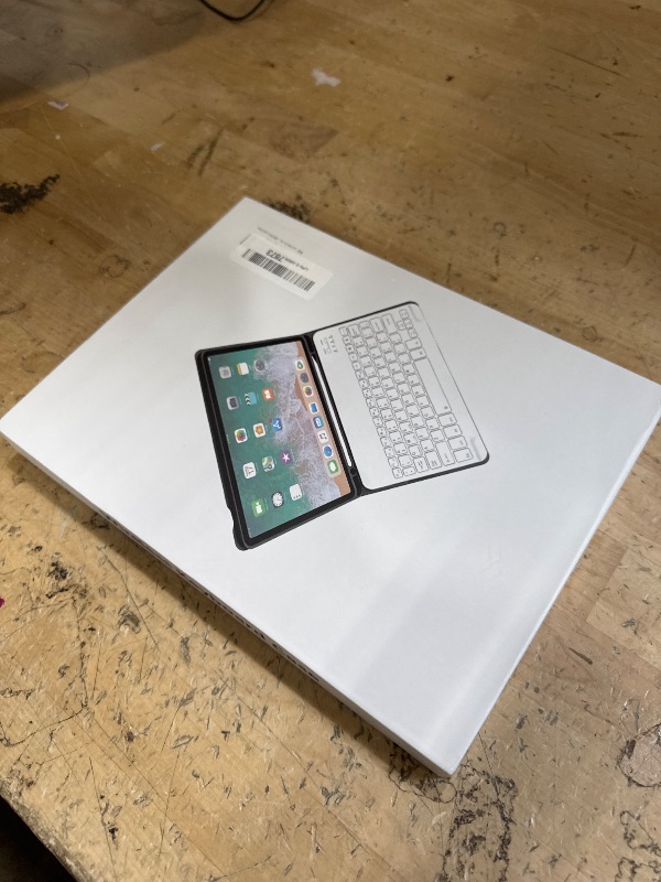 Photo 1 of *COLOR MAY VARY*aoub Case for iPad 9th/8th/7th Generation 10.2 inch, Stand Folio Detachable Wireless Bluetooth Keyboard Cover Soft TPU Back Case with Pencil Holder for iPad 10.2 2021/2020/2019, Light Green