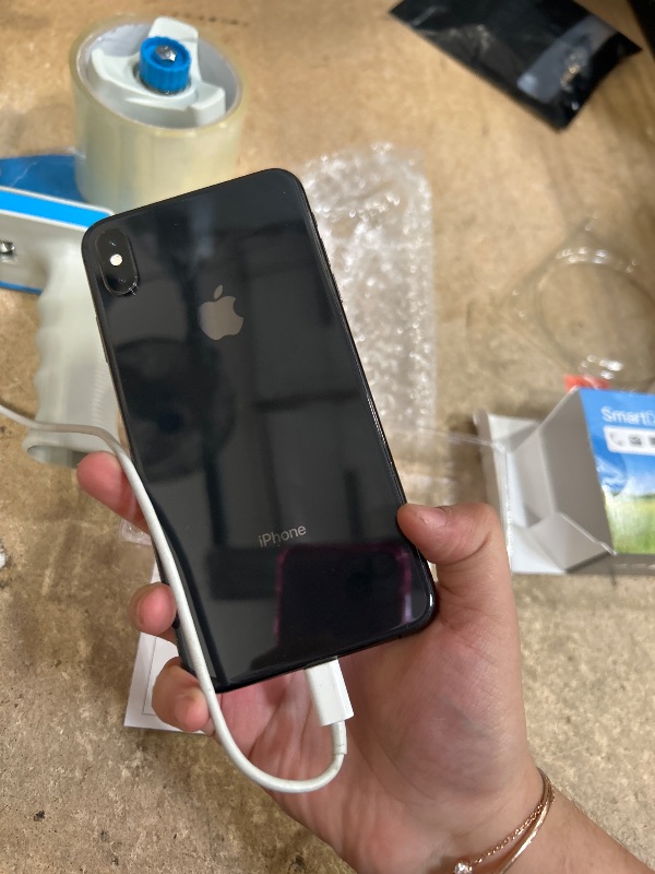 Photo 1 of Apple iPhone XS Max, Fully Unlocked 6.5", 256 GB - Space Gray
