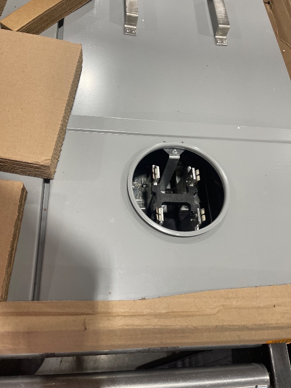 Photo 1 of Siemens MC3042B1400SC MC3042B1400SC meter-load center combination, 30 space, 42 circuit, 400 Amp, surface mount,