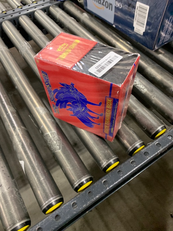 Photo 1 of Pokémon TCG: Sword & Shield—Evolving Skies Elite Trainer Box