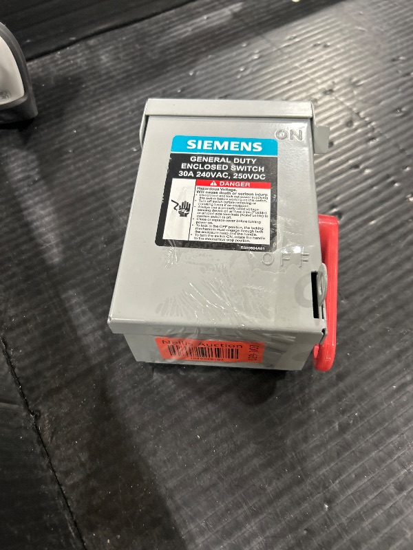 Photo 1 of Siemens GNF321A 30-Amp, 3-Pole, 240V General Duty Compact Series Safety Switch, Non-Fusible, Indoor