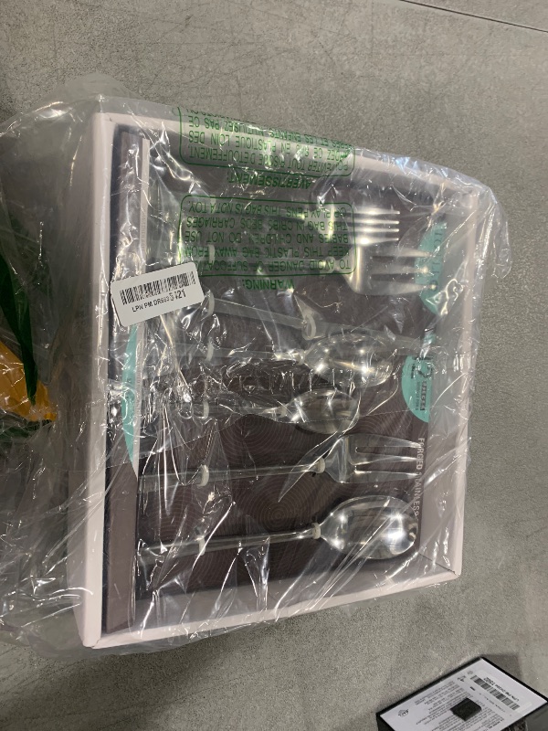 Photo 1 of ***(USED)***
Towle Living 42-Piece Silverware Set, Service for 8, Wave Flatware Cutlery Set - Includes Fork, Knife, Spoon - For Home, Kitchen, and Resturant, Stainless Steel - Dishwasher Safe
