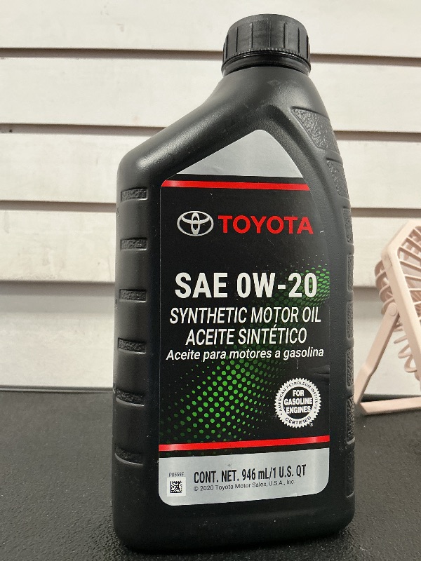 Photo 1 of Genuine Toyota Synthetic Motor Oil Sae 0w20 002790wqte01
