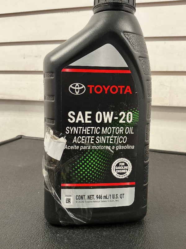 Photo 1 of Genuine Toyota Synthetic Motor Oil Sae 0w20 5 Pack 002790wqte01