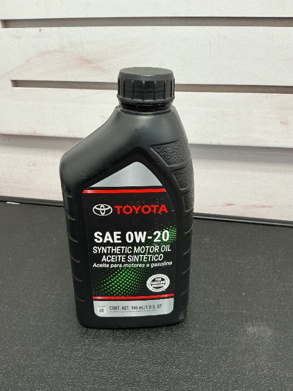 Photo 1 of Genuine Toyota Synthetic Motor Oil Sae 0w20 5 Pack 002790wqte01