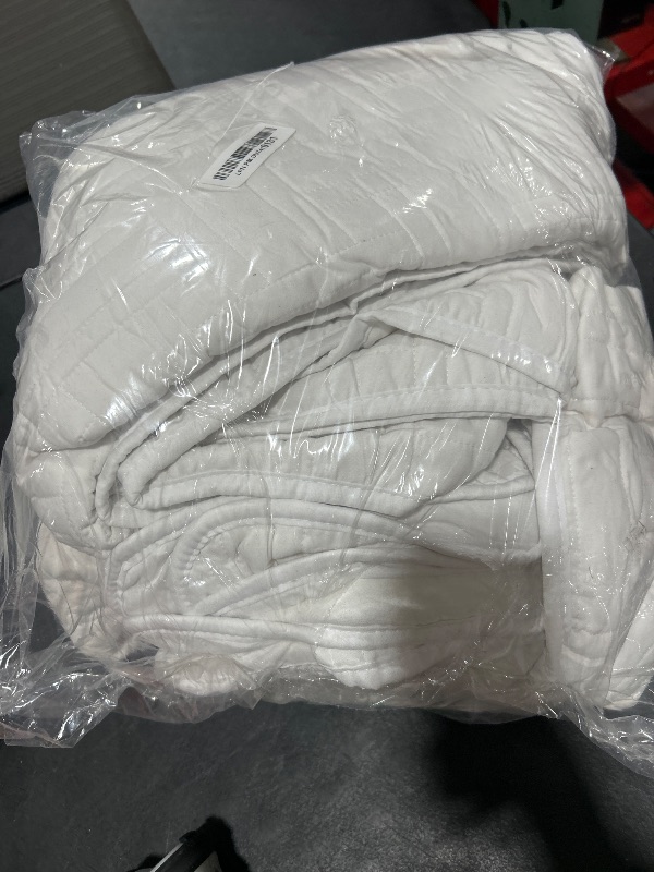 Photo 1 of California Oversized Quilt King Size Bedding Sets with Pillow Shams, White Lightweight Soft Bedspread Coverlet, Cal Super Quilted Blanket Thin Comforter Bed Cover for All Season, 118x106 inches