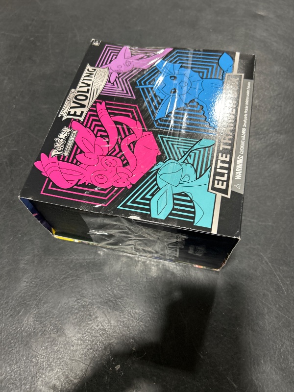 Photo 1 of Pokémon TCG: Sword & Shield—Evolving Skies Elite Trainer Box