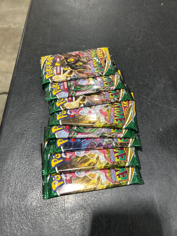 Photo 1 of Pokémon TCG: Sword & Shield—Evolving Skies Elite Trainer Box
