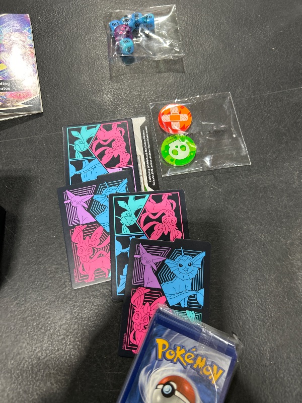 Photo 1 of Pokémon TCG: Sword & Shield—Evolving Skies Elite Trainer Box