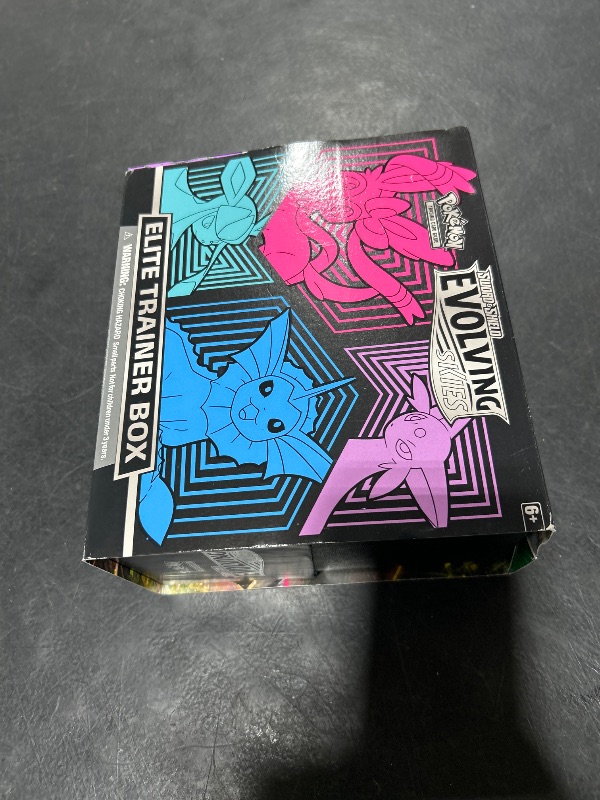 Photo 1 of Pokémon TCG: Sword & Shield—Evolving Skies Elite Trainer Box