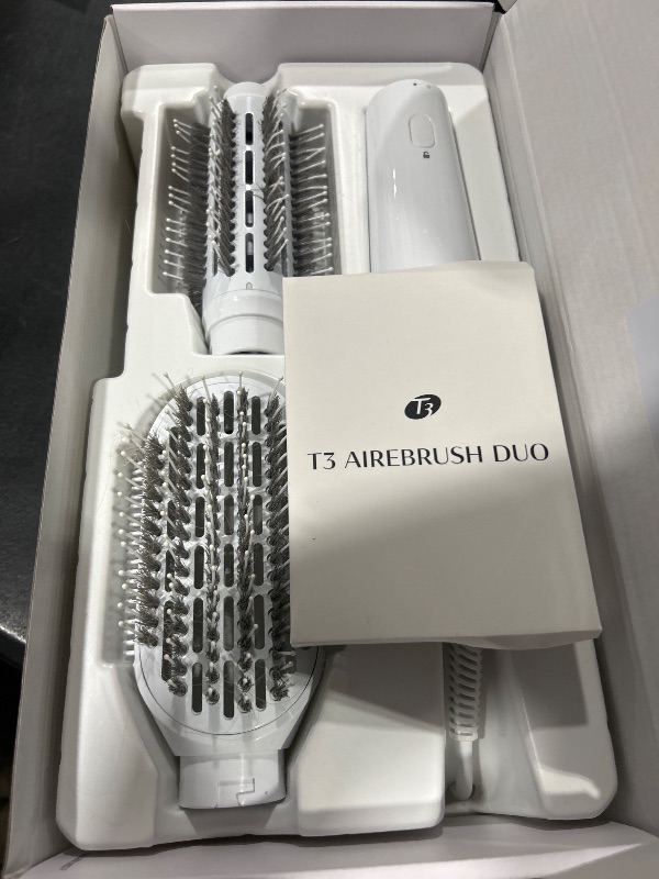 Photo 1 of "T3 AireBrush Duo Interchangeable Hot Air Blow Dry Brush with Two Attachments ? Includes 15 Heat and Speed Combinations, T3 IonFlow Technology, Volume Booster Switch, Lock-in Cool Shot"