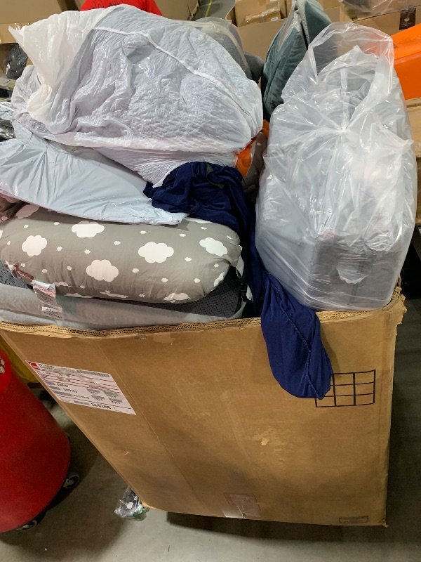 Photo 1 of BULK LOT OF MISCELLANEOUS ITEMS (PILLOWS, RUGS, CUSHIONS, ETC.) 20 ITEMS INCLUDED