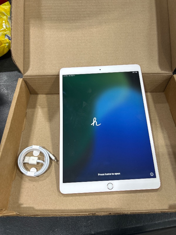 Photo 1 of 2019 Apple iPad Air 3rd Gen (10.5 Inch, Wi-Fi, 64GB) Gold (Renewed)