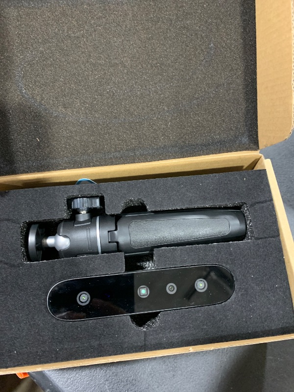 Photo 1 of Creality CR-Ferret SE 3D Scanner Desktop Fast 0.1 Mm High Accuracy Flexible Scanning Range Anti-Shake 24-Bit Full-Color Scanning for Black Metal Non-Reflective Objects Mac Windows