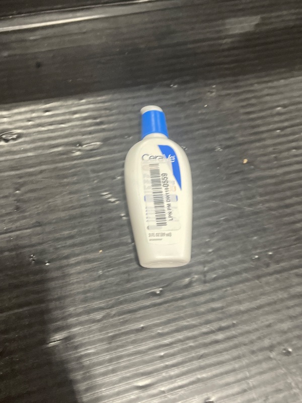 Photo 1 of CeraVe AM Facial Moisturizing Lotion with SPF 30, Oil-Free Face Moisturizer with SPF, Formulated with Hyaluronic Acid, Niacinamide & Ceramides, Non-Comedogenic, Broad Spectrum Sunscreen, 3 Ounce