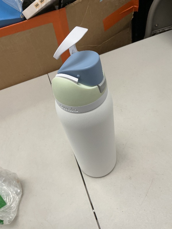 Photo 1 of Owala FreeSip Insulated Stainless Steel Water Bottle with Straw for Sports, Travel, and School BPA-Free Sports Water Bottle, 40 oz, Iced Breeze