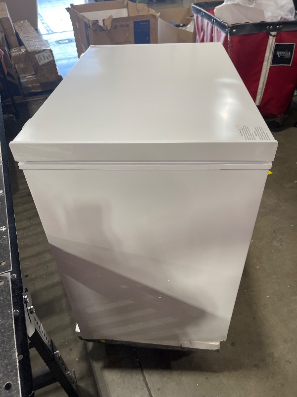 Photo 1 of Midea MRC070S0AWW Chest Freezer, 7.0 Cubic Feet, White