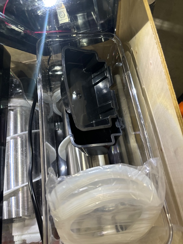 Photo 1 of VEVOR Commercial Slushy Machine, 12Lx3 Triple Tank Frozen Drink Machine, 144 Cups Stainless Steel Margarita Smoothie Frozen Drink Maker, Slushie Maker for Home Party Restaurants Cafe Bars
