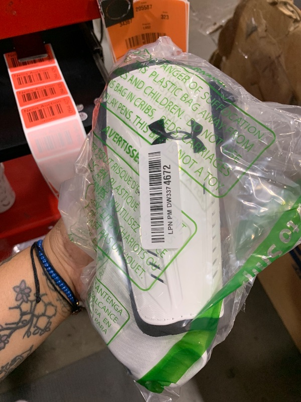 Photo 1 of UA Challenge Shin Guard YTH White/Black L