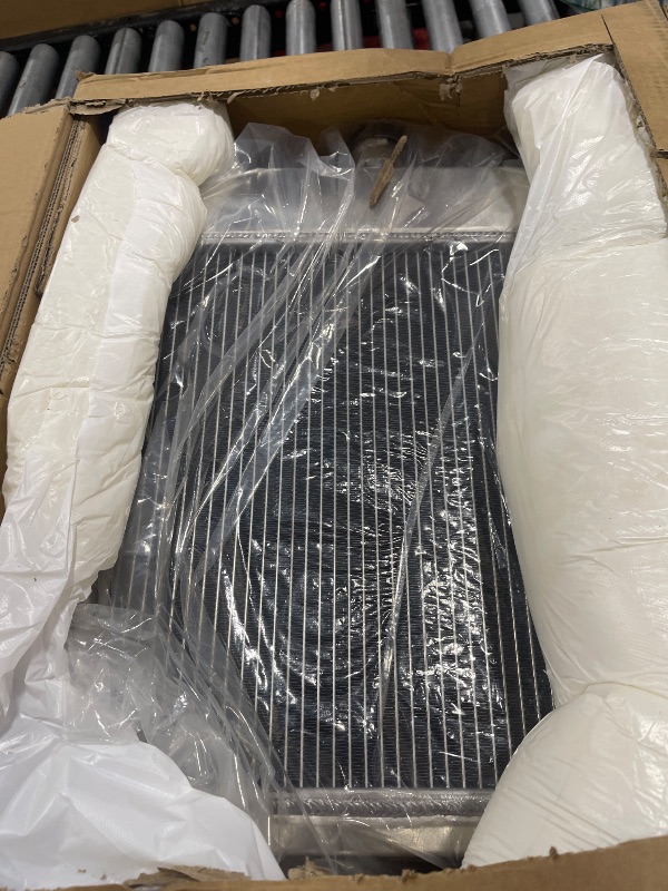 Photo 1 of CoolingSnow 4 Row Aluminum Tractor Radiator For International Farmall 100 130 200 230 AV A-1 Super A Super C Super AV 62MM