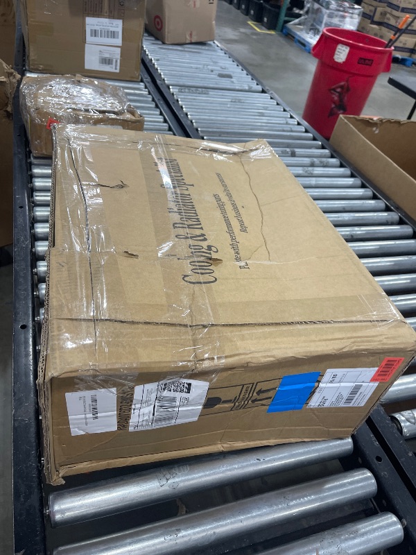 Photo 1 of CoolingSnow 4 Row Aluminum Tractor Radiator For International Farmall 100 130 200 230 AV A-1 Super A Super C Super AV 62MM