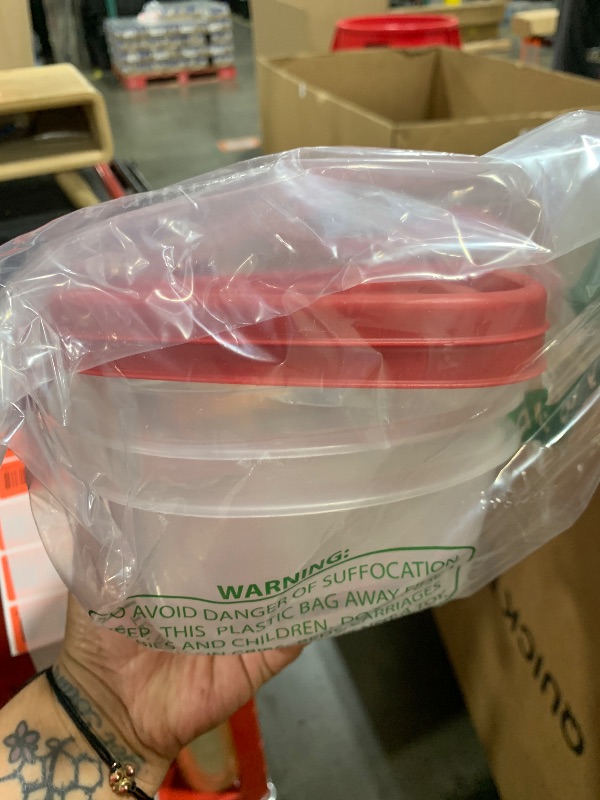 Photo 1 of Rubbermaid Easy Find Lids 5-Cup Food Storage and Organization Containers and Lids
