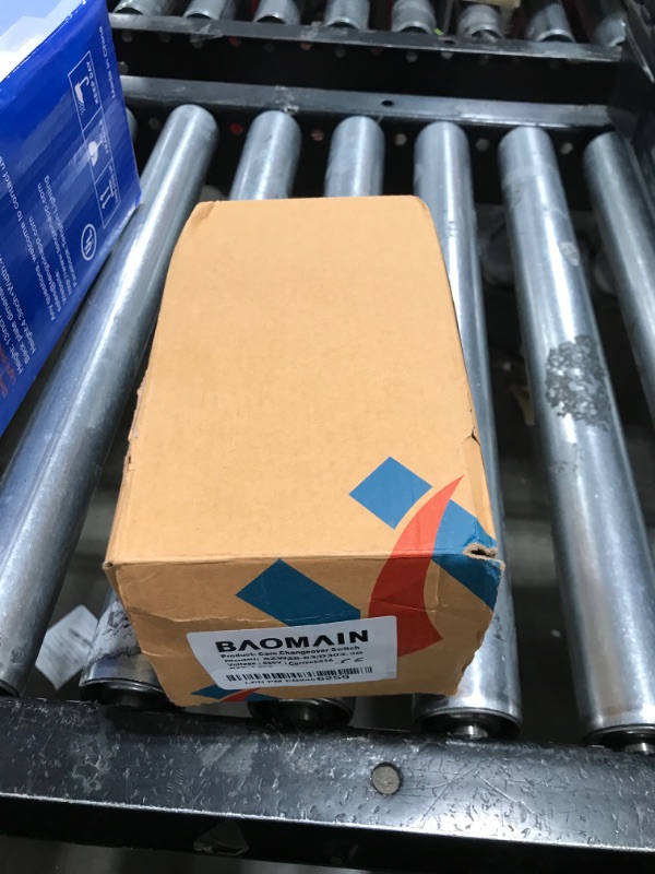 Photo 1 of Baomain Universal Rotary Changeover Cam Switch SZW26-63/D303.3D 660V 63A 3 Position 3 Phase with Master Switch Exterior Box LW28-63/4