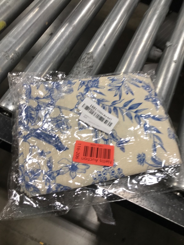 Photo 1 of Artoid Mode Hydrangea Flowers Branches Chinoiserie Spring Placemats Set of 4, 12x18 Inch Table Mats for Party Kitchen Dining Decoration