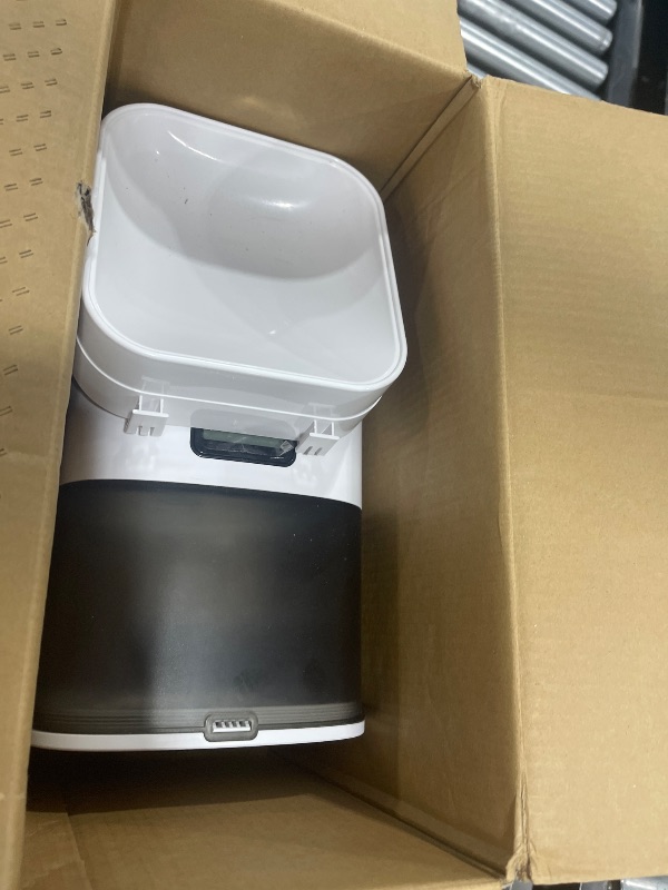 Photo 1 of ANDOLL HOME Automatic Cat Feeder, 4L Dry Food Dispenser with Voice Recorder, Up to 8 Meals per Day, Timed Feeder with Sealed Ring (White)