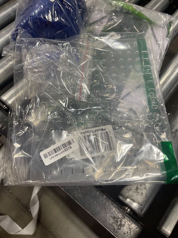 Photo 1 of Aquarium Divider Clear 10 Gallon/20-Gallon (EH) Fish Tank Divider with Suction Cups Accessories
