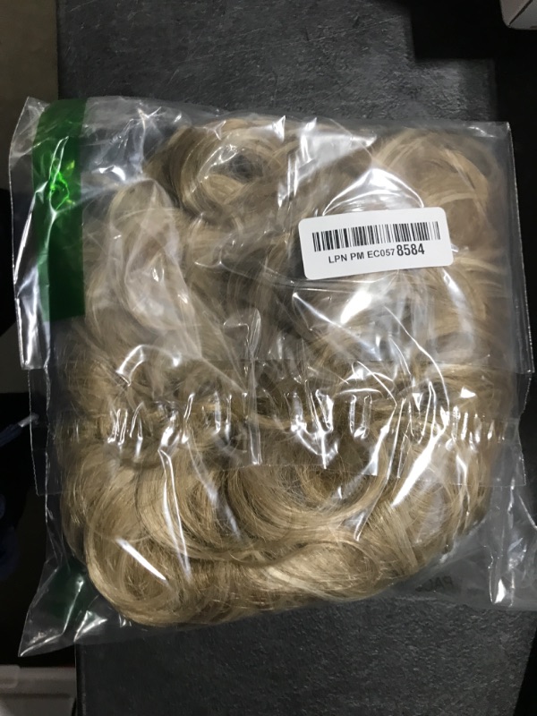 Photo 1 of Wiginway Short Layered Shaggy Wavy Wigs Full Synthetic Capless Wigs White Women Blonde with Highlights