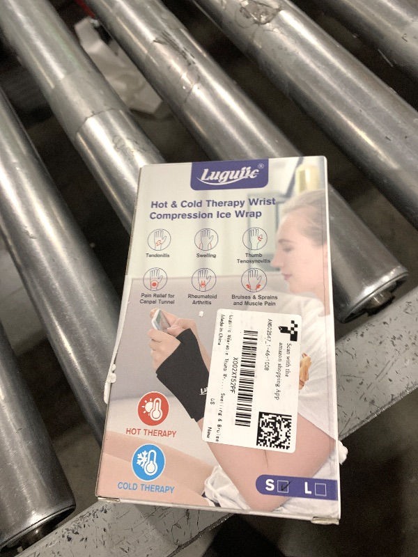 Photo 1 of Luguiic Wearable Thumb Wrist Ice Pack-Hot Cold Compress Hand Finger Ice Pack,Reusable for Injuries,Carpal Tunnel,Arthritis,Tendonitis,De Quervain's Tenosynovitis, Swelling & Bruises Black-S/M