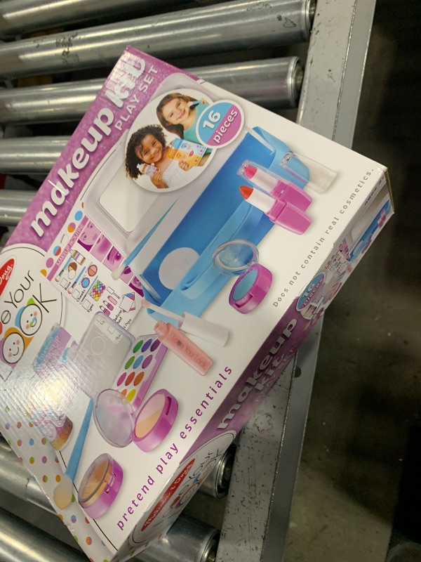 Photo 1 of Melissa & Doug Love Your Look - Makeup Kit Play Set,16 pieces of pretend makeup