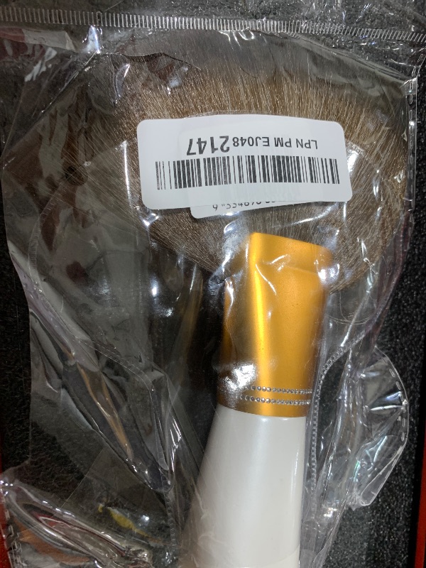 Photo 1 of SunFX Finishing Powder Brush | Large Professional Fan Brush for Salon Use | Perfect For Spray Tan Powder | White
