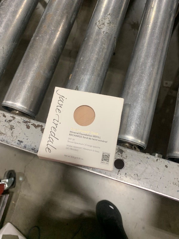 Photo 1 of Iredale Purepressed Base Foundation Refill, Light Beige, 0.35 Ounce (Pack of 1)