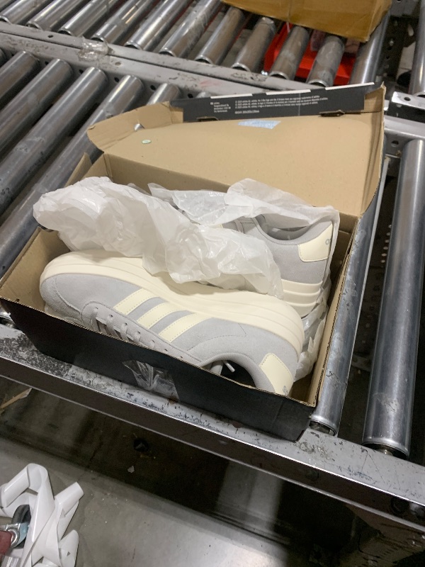 Photo 1 of SIZE 9 adidas Women's VL Court Bold Sneaker, Grey/Off White/White, 9