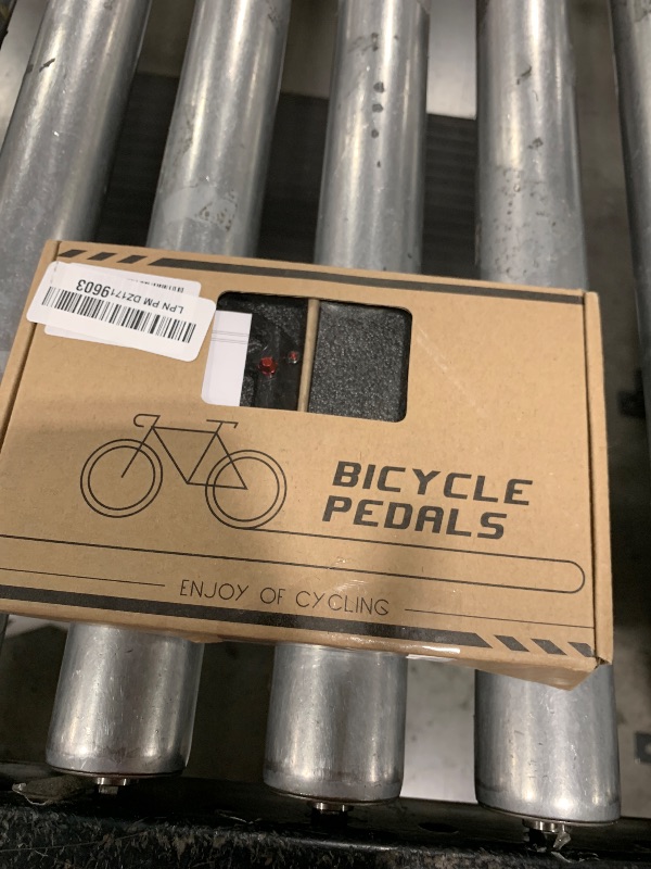 Photo 1 of Bicycle Carbon Pedal Titanium Axle Road Bike Pedal MTB Super Light 3 Bearing Anti-Skid Pedal for Brompton Pedal