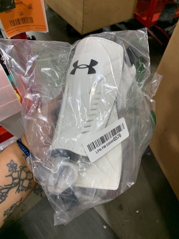 Photo 1 of UA Challenge Shin Guard YTH White/Black M