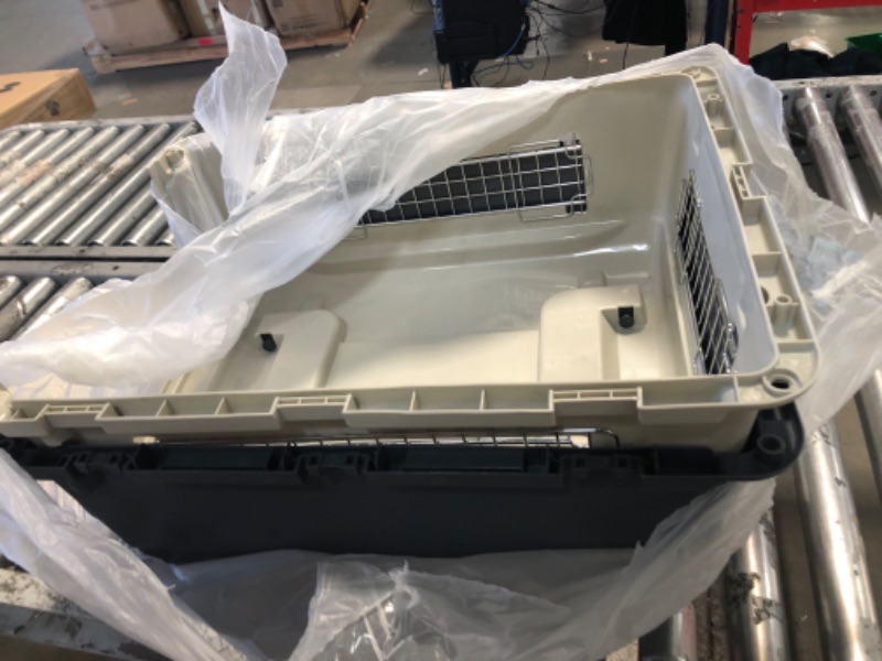 Photo 2 of ******MISSING THE WHEELS*******

Elevon Plastic Kennels Pet Carrier Rolling Plastic Airline Approved Wire Door Travel Dog Crate, Medium (26.5" L x 20" W x 18.8" H)