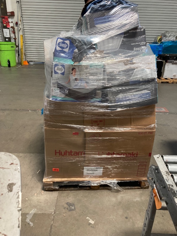Photo 1 of **NO REFUNDS OR RETURNS ***PALLET OF NEW AND USED AIR MATTRESS DIFFRENT SIZES 